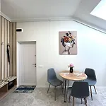 Modern Apartment, 5mins To Rynok Square *