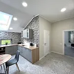 Modern Apartment, 5mins To Rynok Square Lviv
