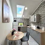 Modern Apartment, 5mins To Rynok Square