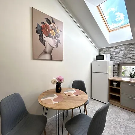 Modern Apartment, 5mins To Rynok Square
