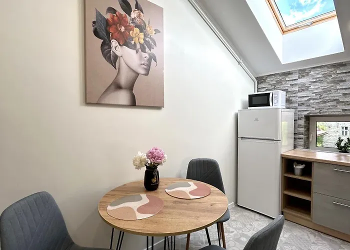 Modern Apartment, 5mins To Rynok Square