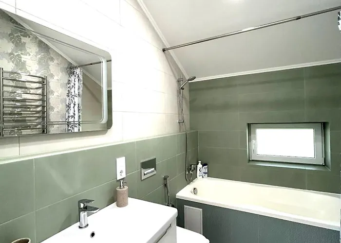 Modern Apartment, 5mins To Rynok Square Apartamento *