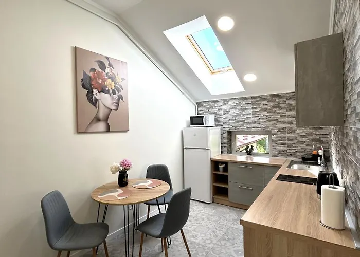 Modern Apartment, 5mins To Rynok Square Апартаменты Львов