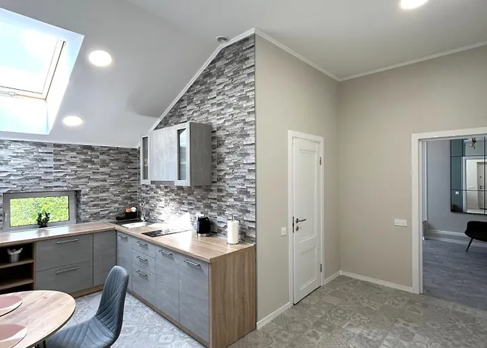 Modern Apartment, 5mins To Rynok Square Львов