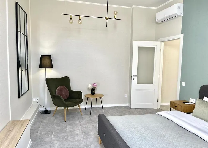 Apartamento Modern Apartment, 5mins To Rynok Square