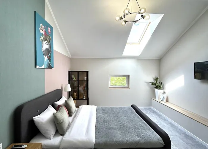 Modern Apartment, 5mins To Rynok Square Apartamento *