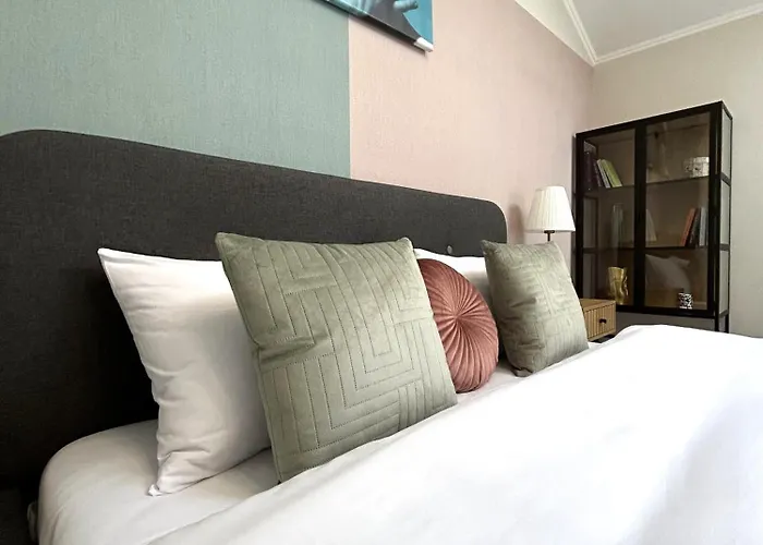 דירה Modern Apartment, 5mins To Rynok Square *