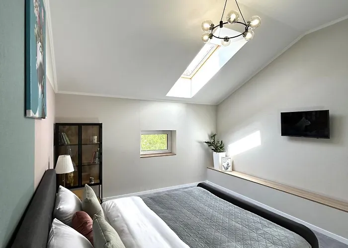 Modern Apartment, 5mins To Rynok Square * Leópolis