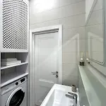 Apartamento Modern Apartment, 5mins To Rynok Square