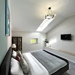 Modern Apartment, 5mins To Rynok Square * Leópolis