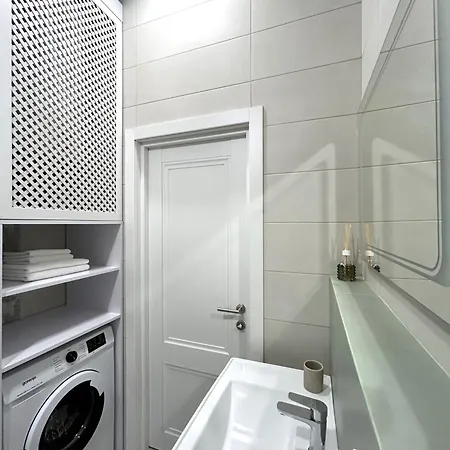 Lägenhet Modern Apartment, 5mins To Rynok Square